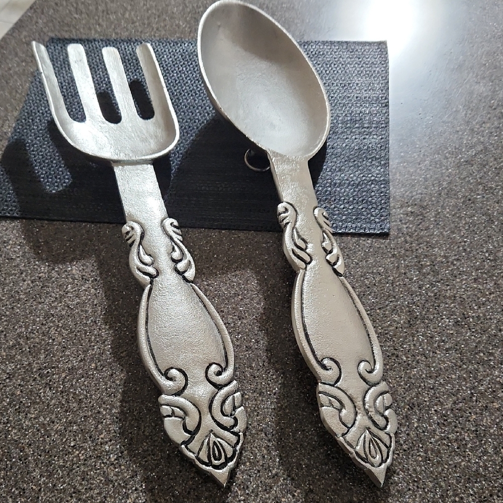 Elegant Silver Swirling Accents Decor